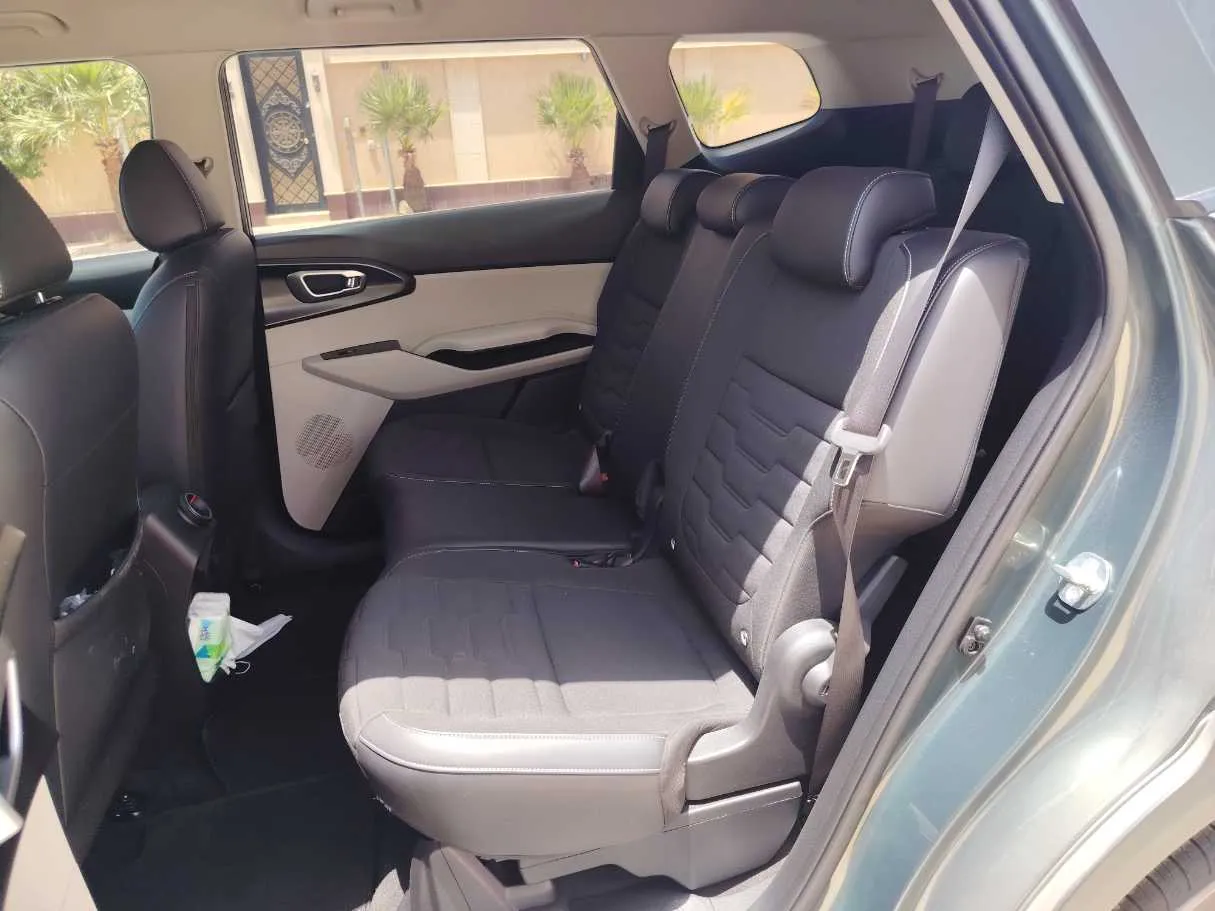 Car image 16