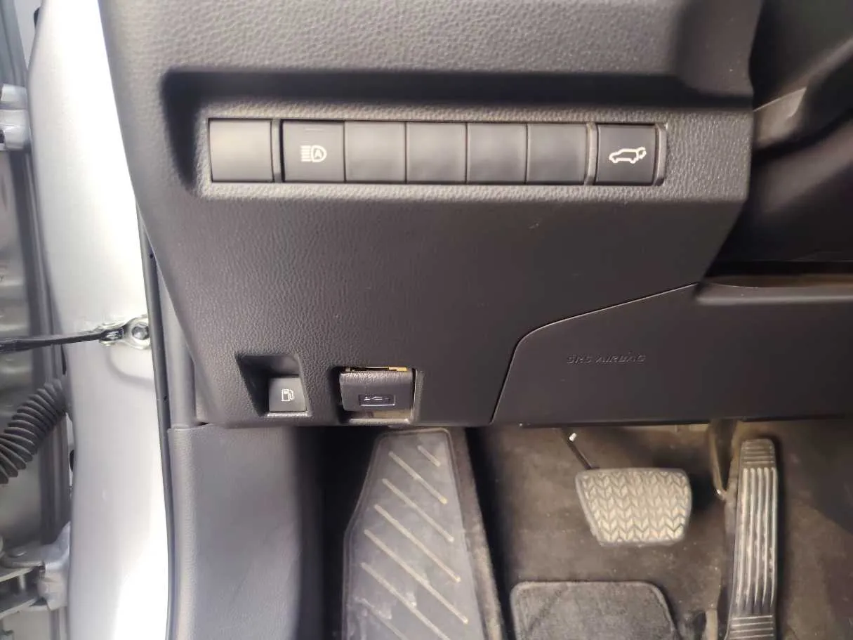 Car image 32