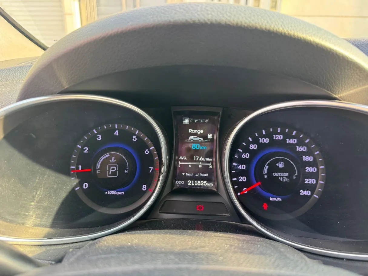 Car image 18