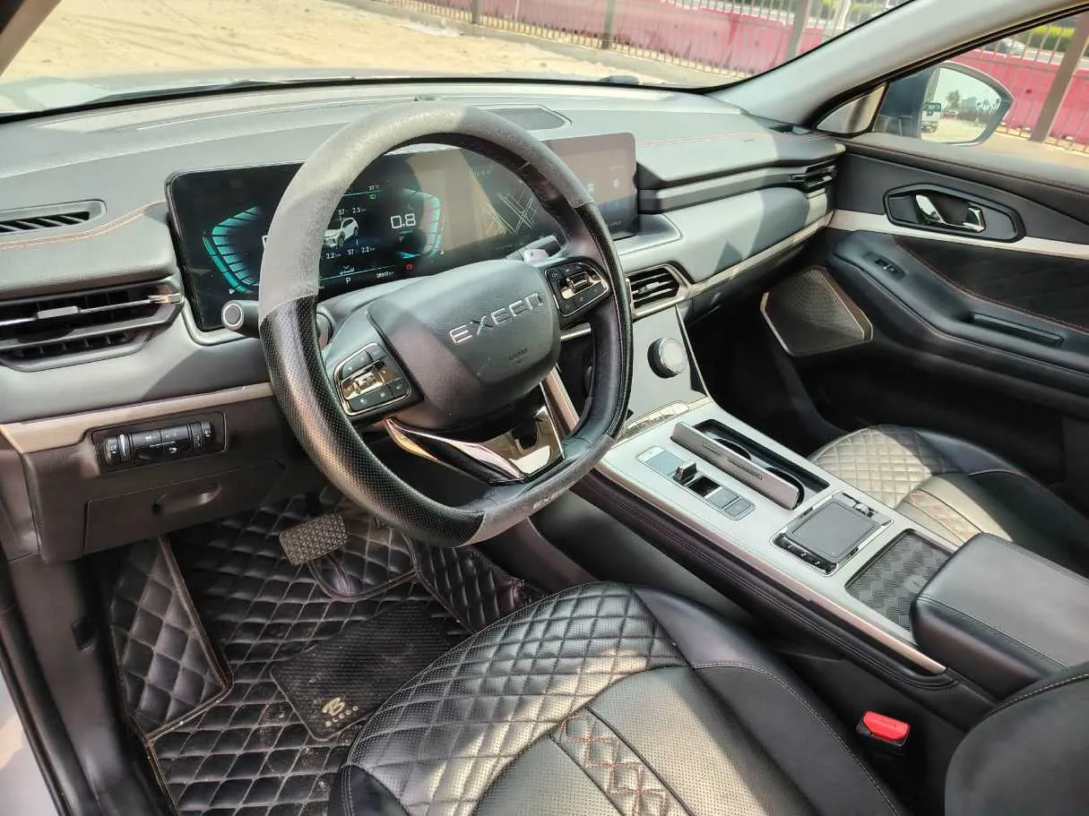 Car image 12