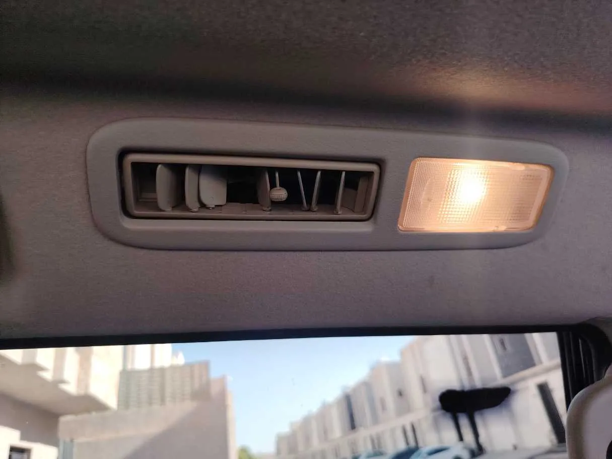 Car image 30