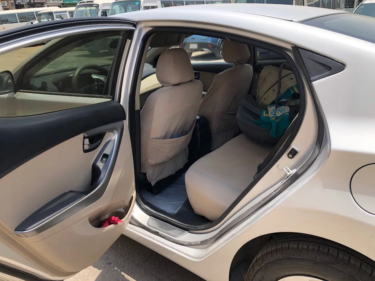 Car image 12