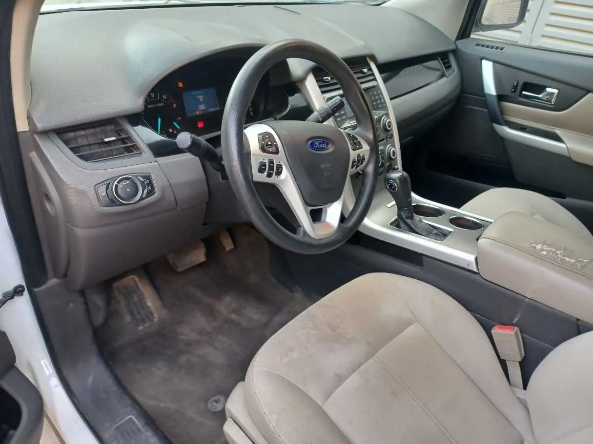 Car image 12