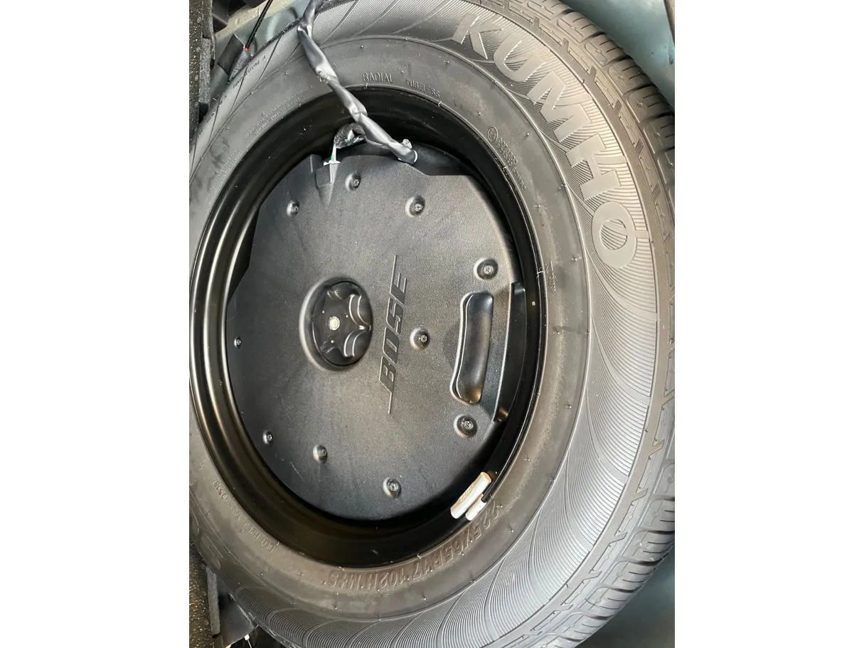 Car image 25