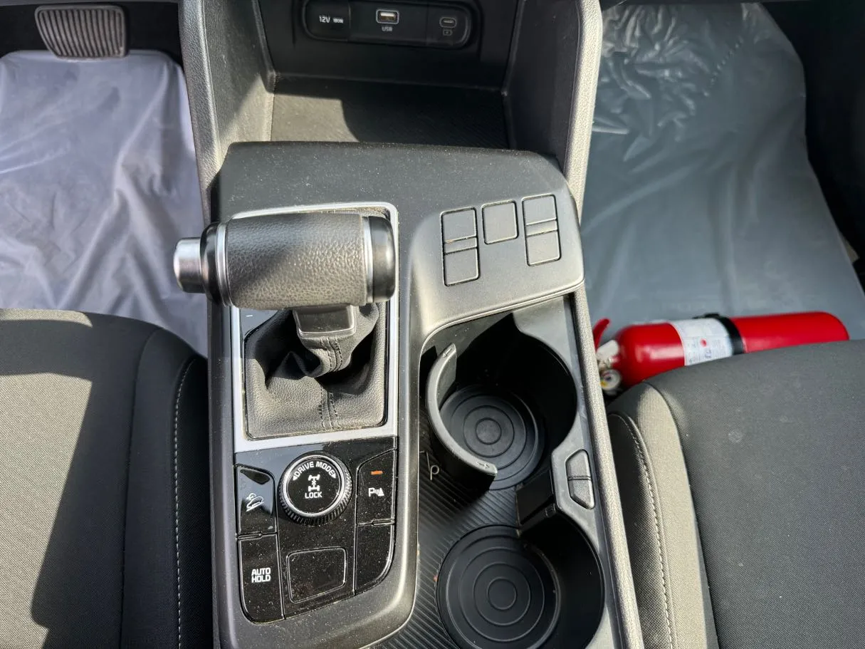 Car image 18