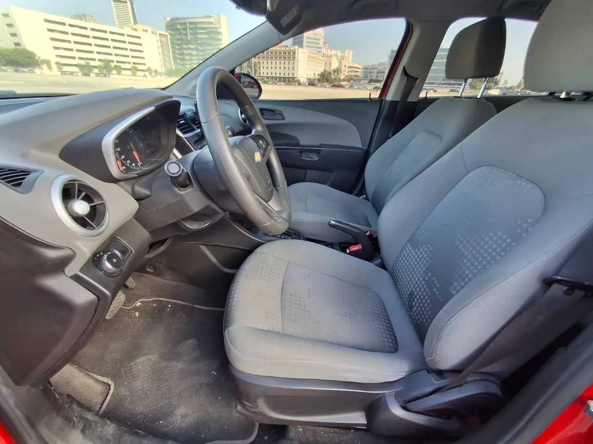 Car image 12