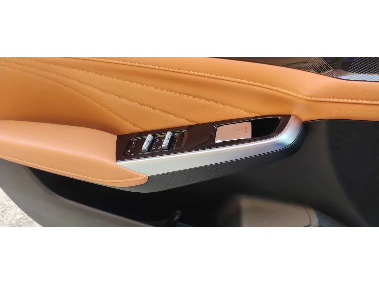 Car image 27