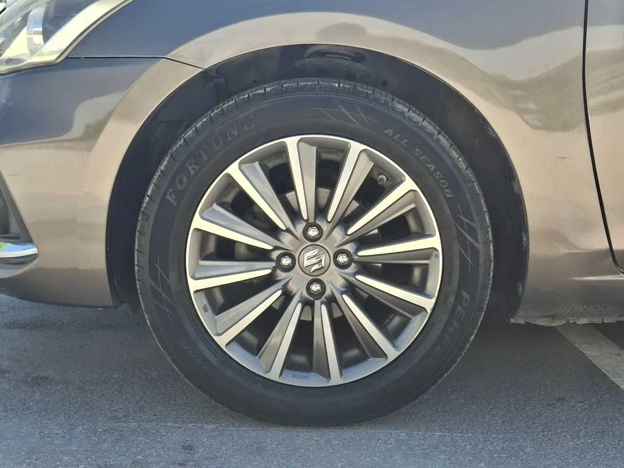 Car image 9