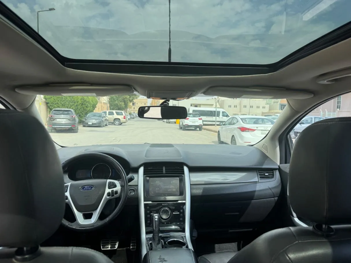 Car image 14