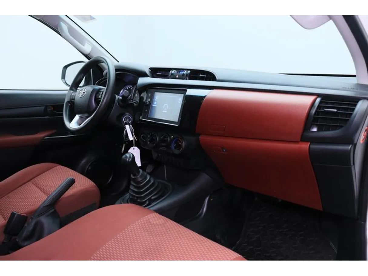 Car image 9