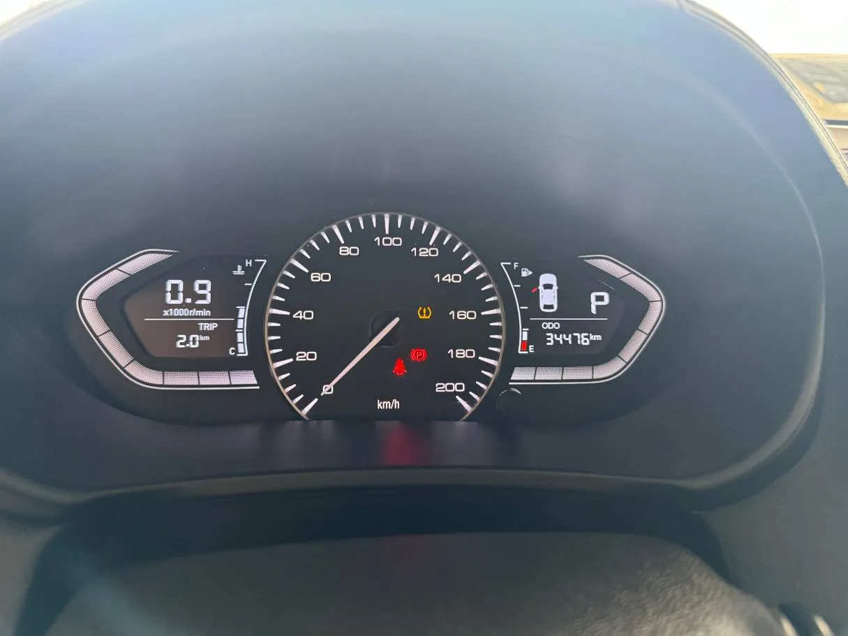 Car image 11