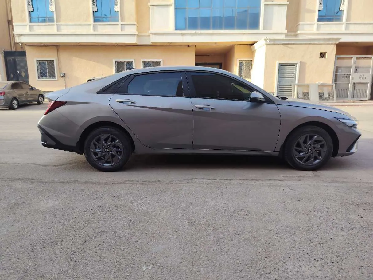 Car image 4
