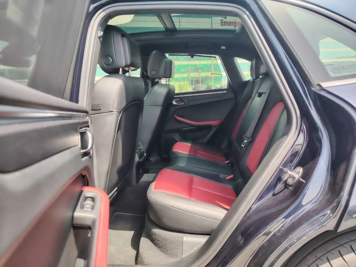 Car image 15
