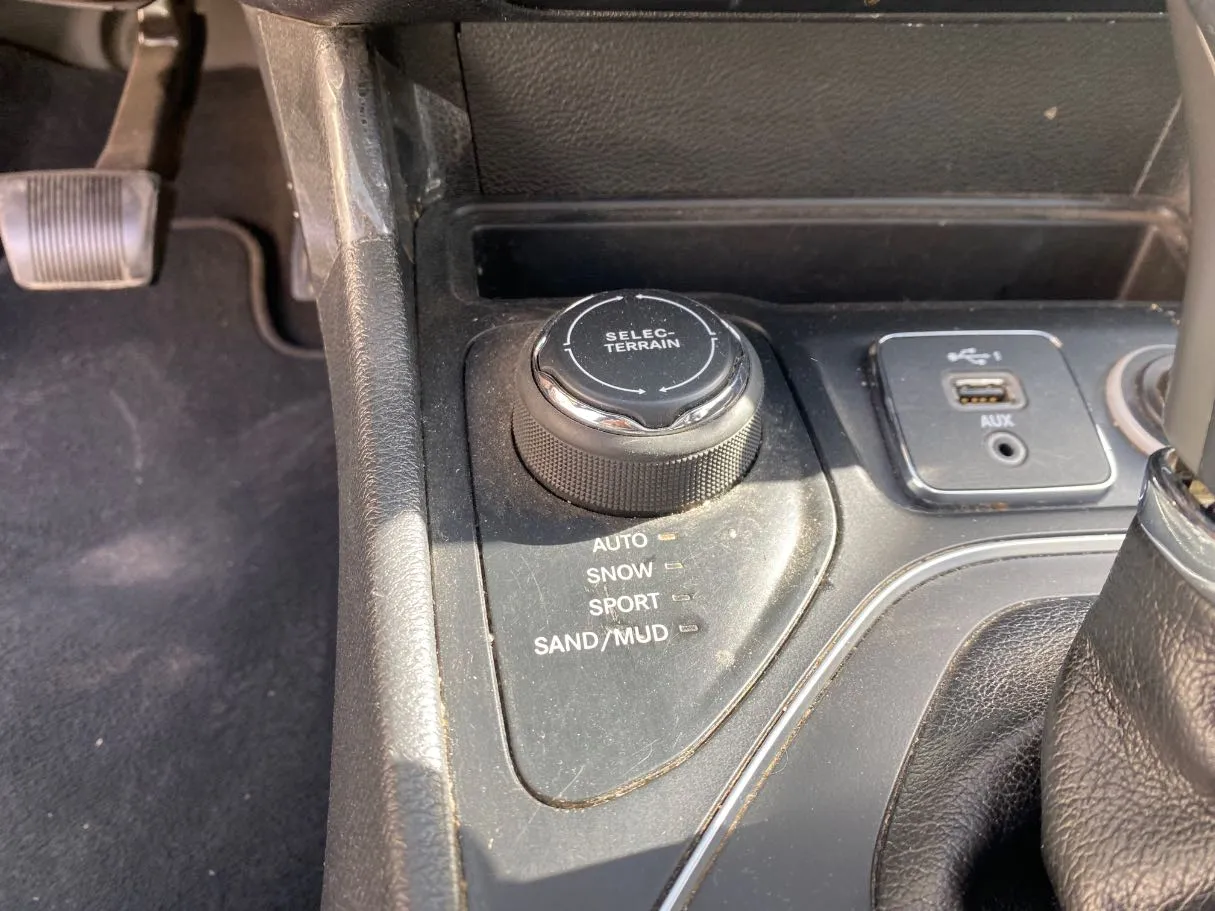 Car image 16