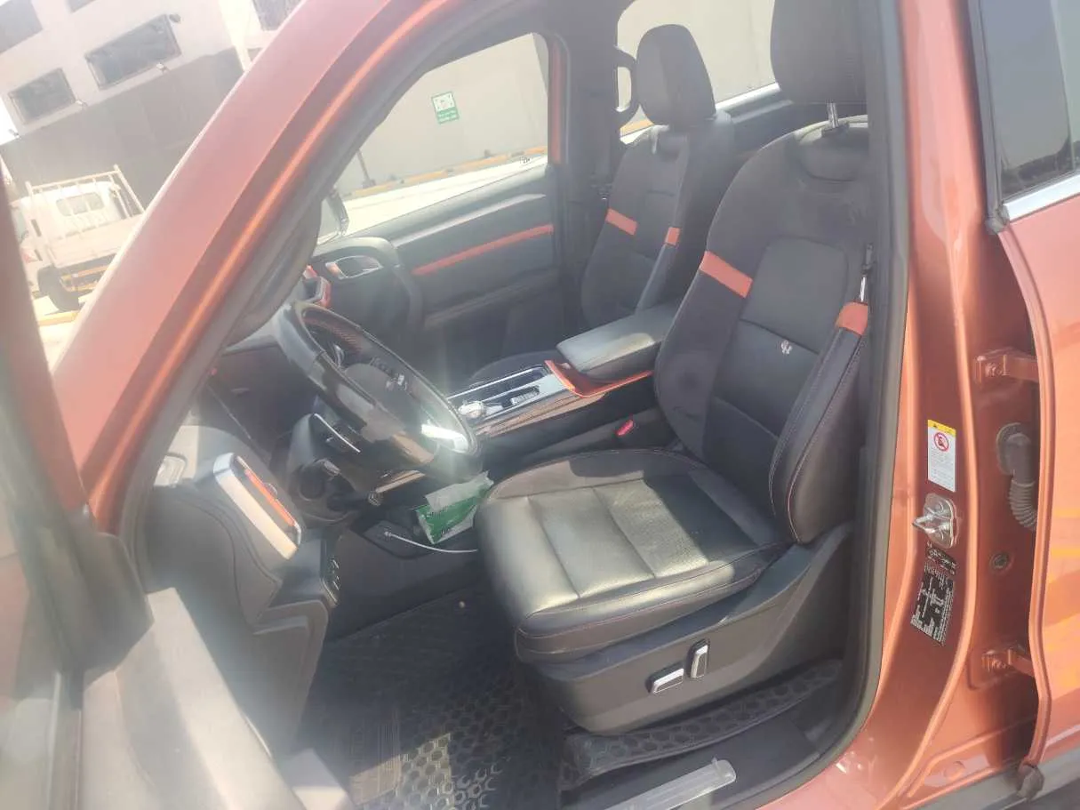 Car image 12
