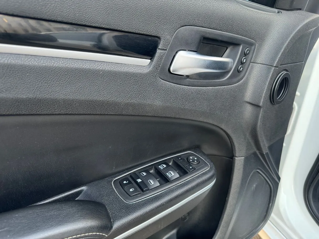 Car image 26