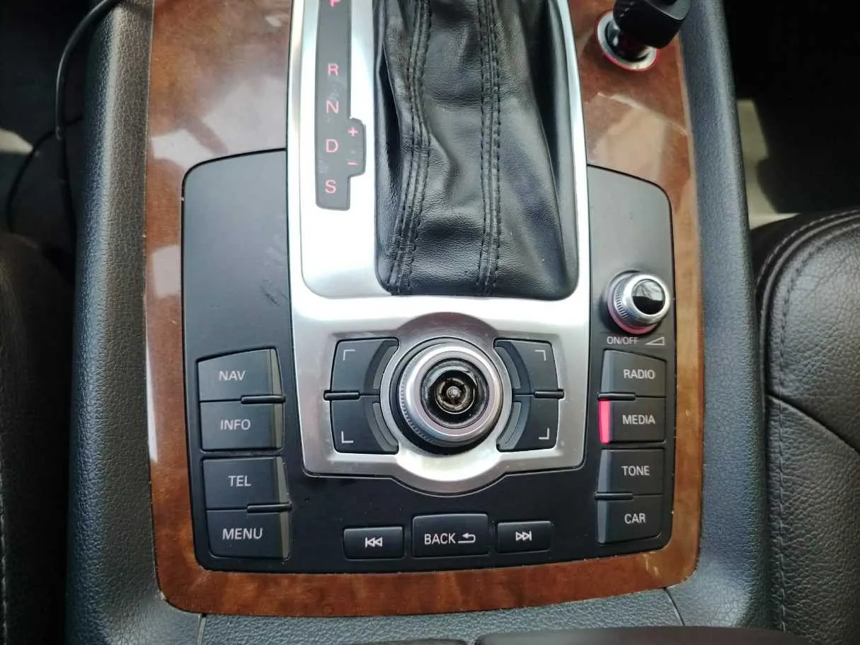 Car image 26