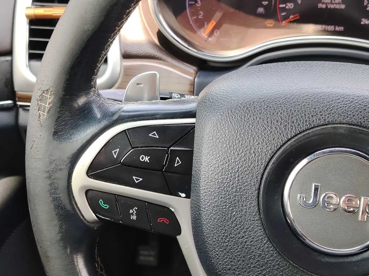 Car image 26