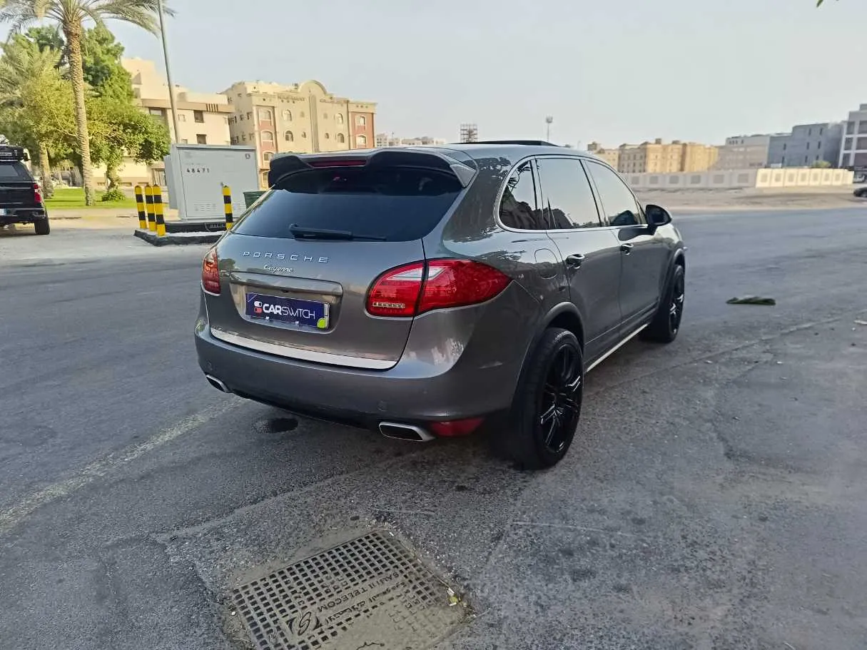 Car image 5