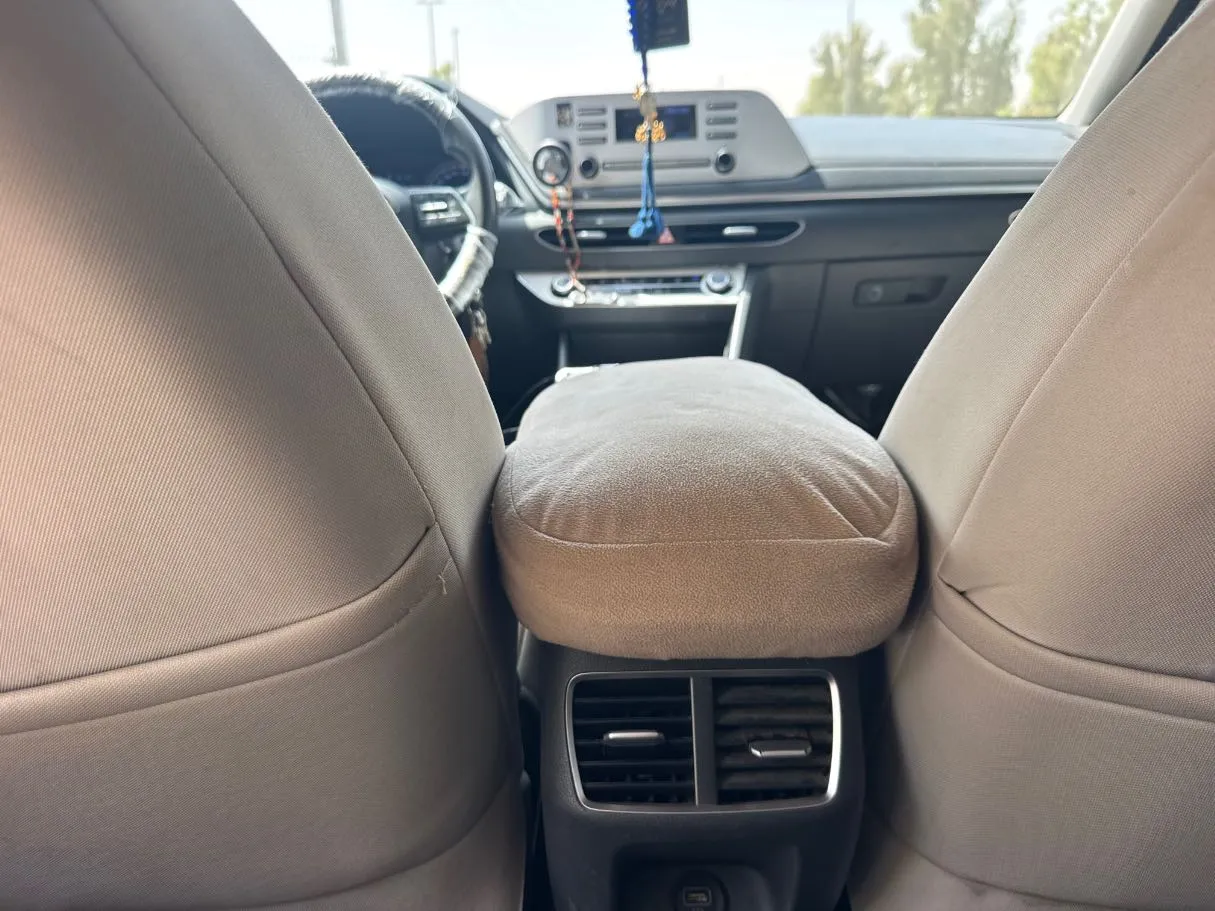 Car image 20