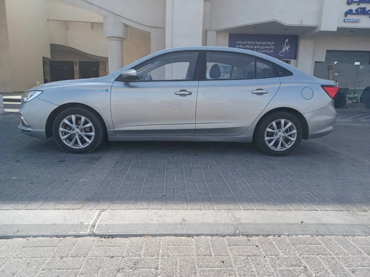 Car image 8