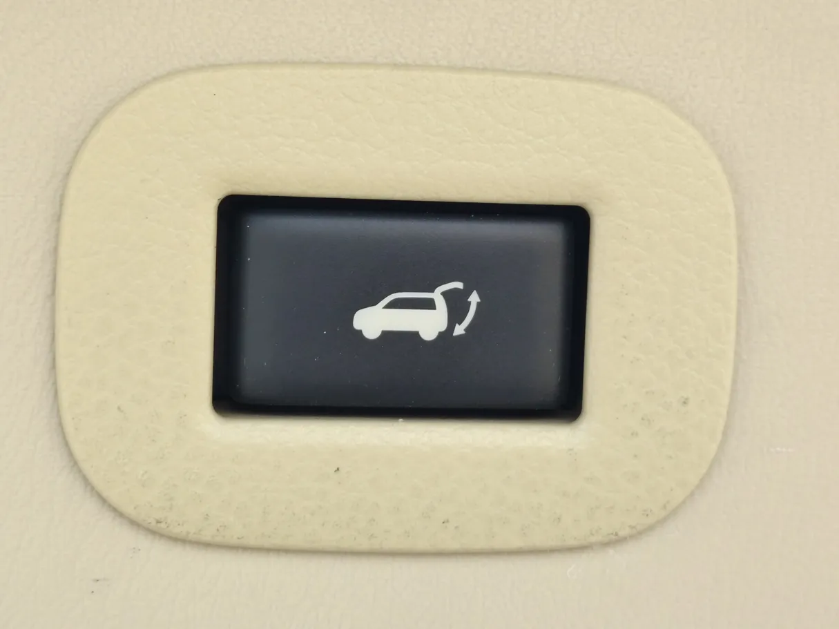 Car image 32