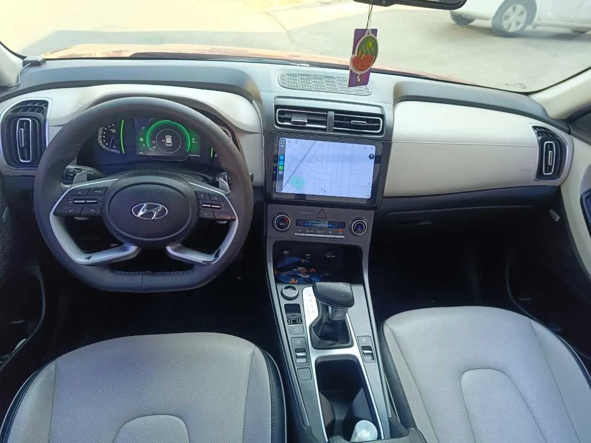 Car image 18