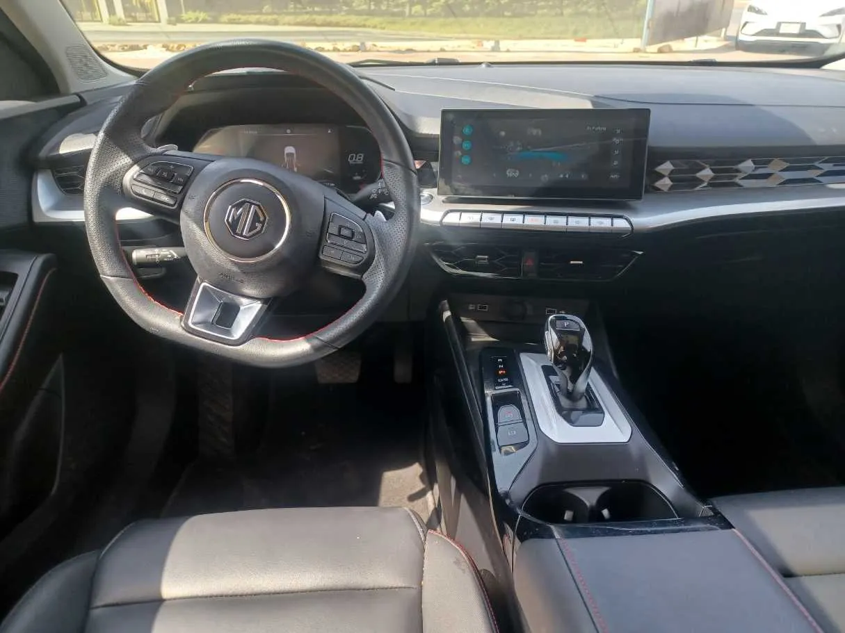 Car image 16
