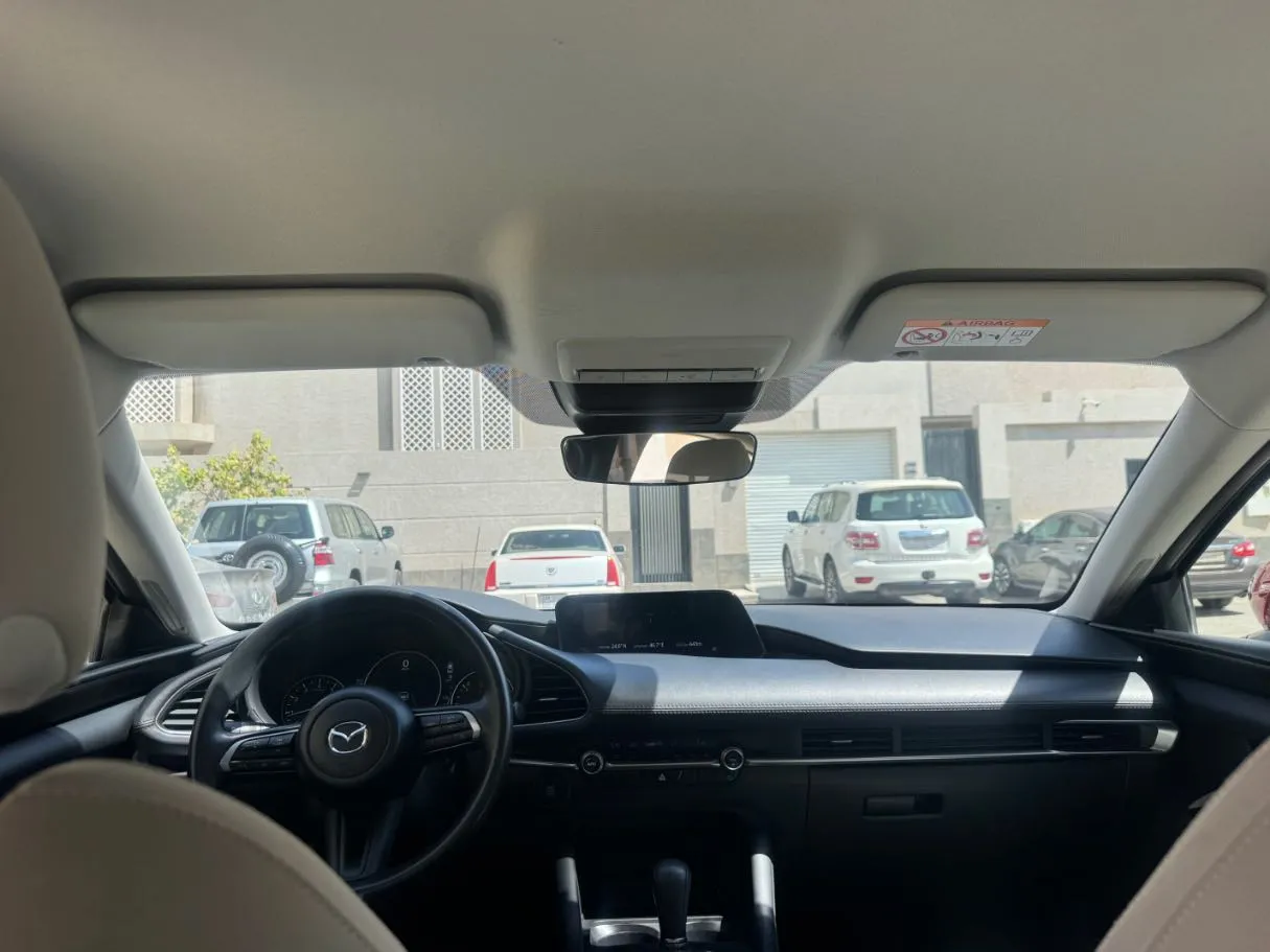 Car image 14