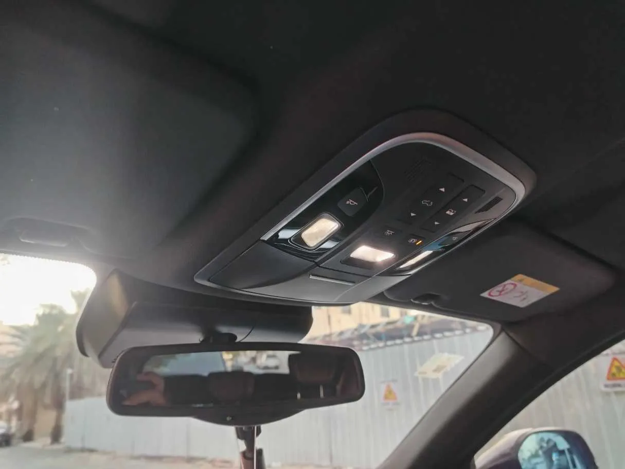 Car image 28