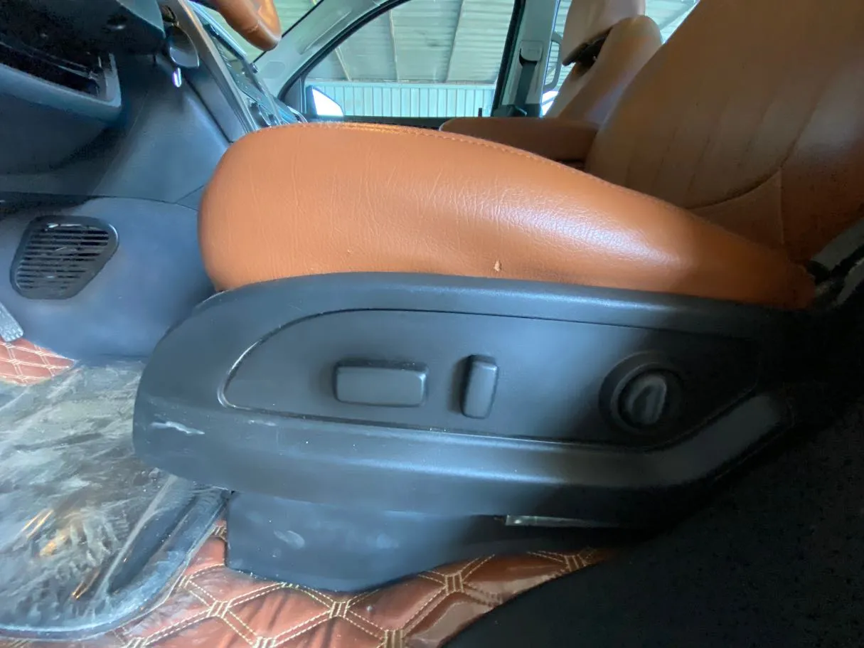 Car image 28