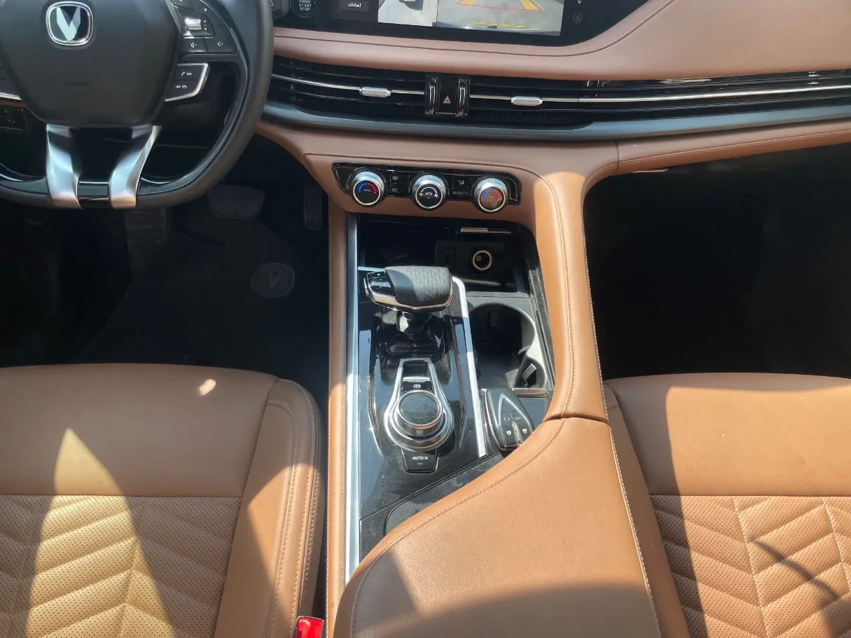 Car image 19