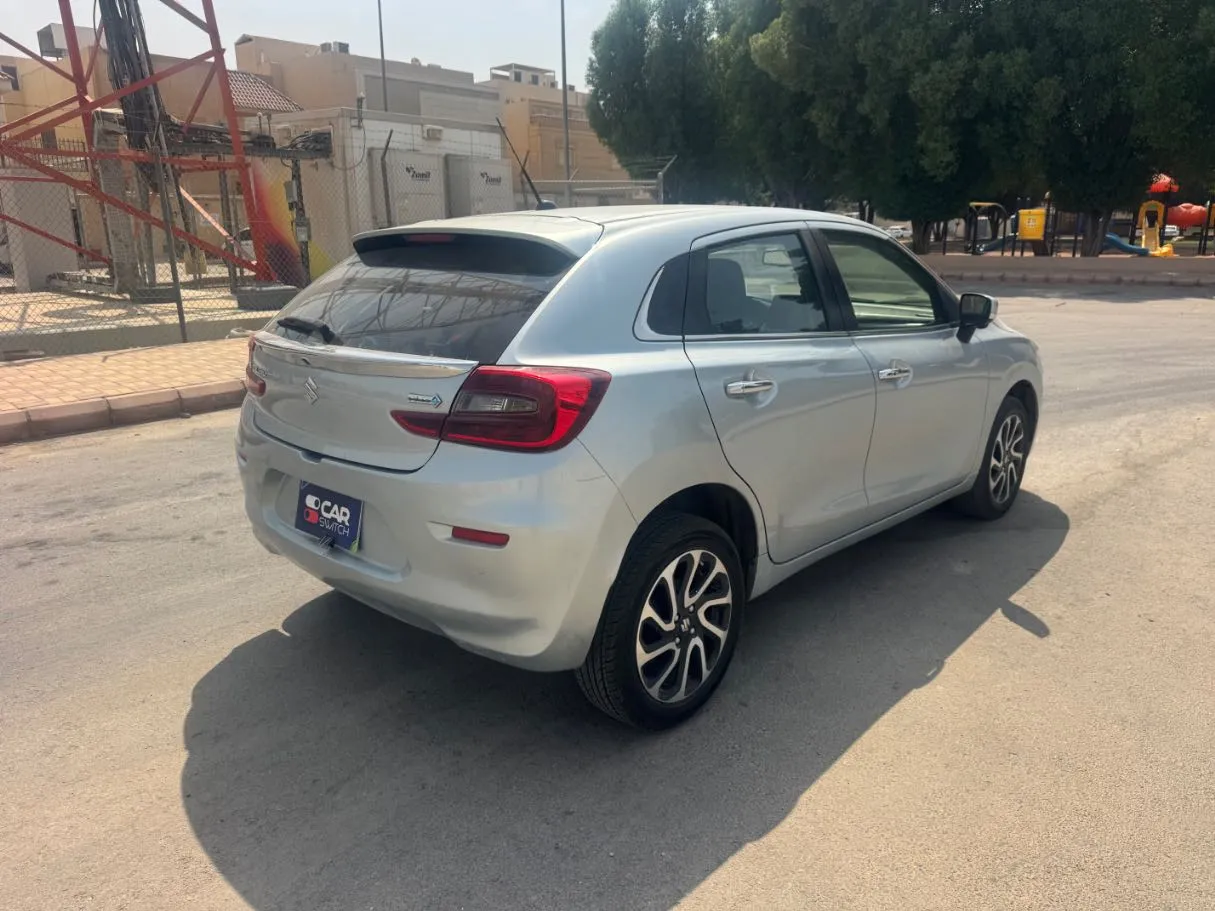 Car image 5