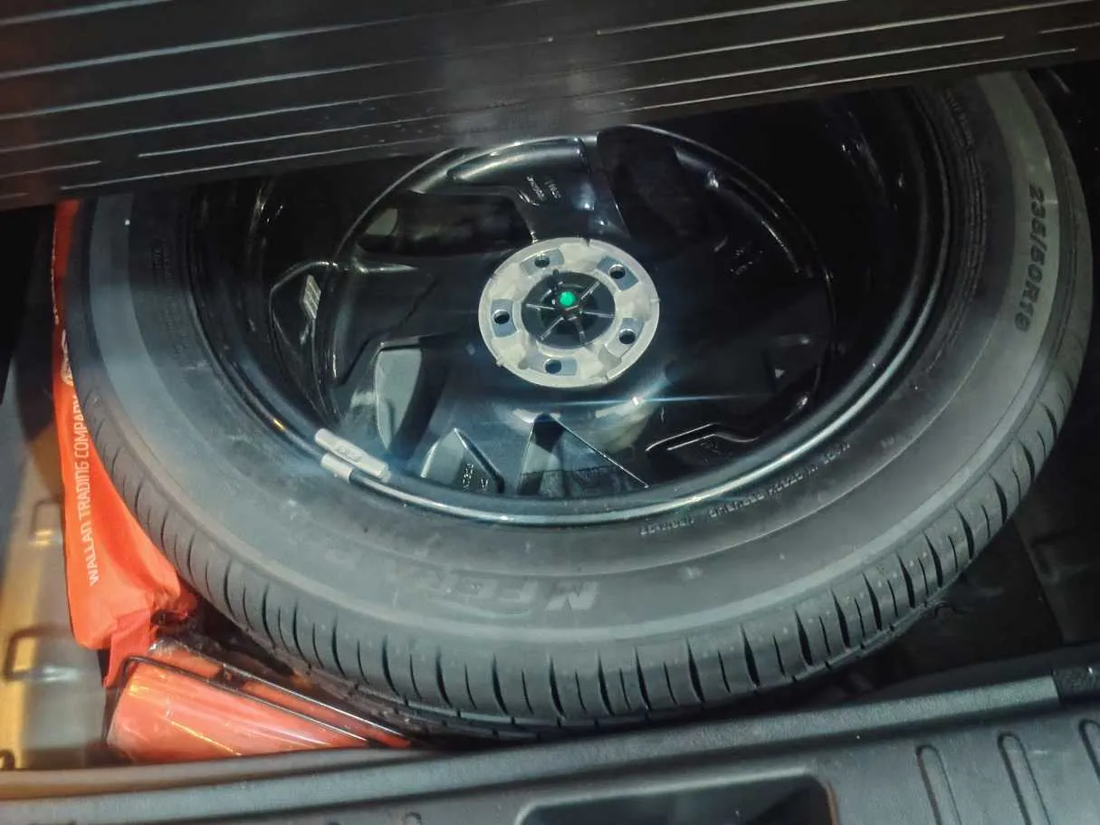 Car image 33