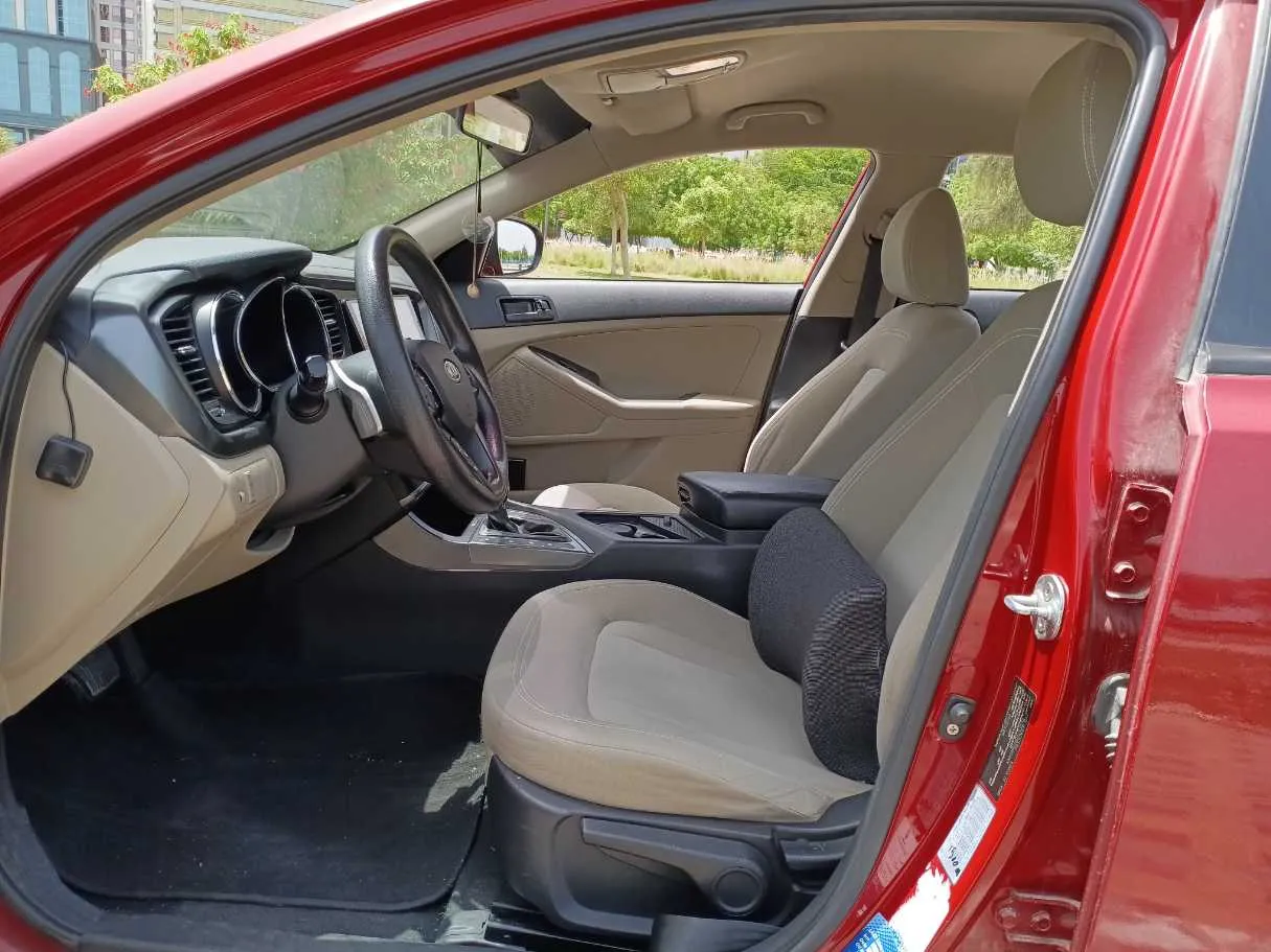 Car image 12