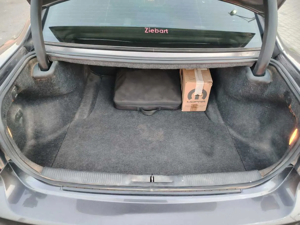 Car image 27