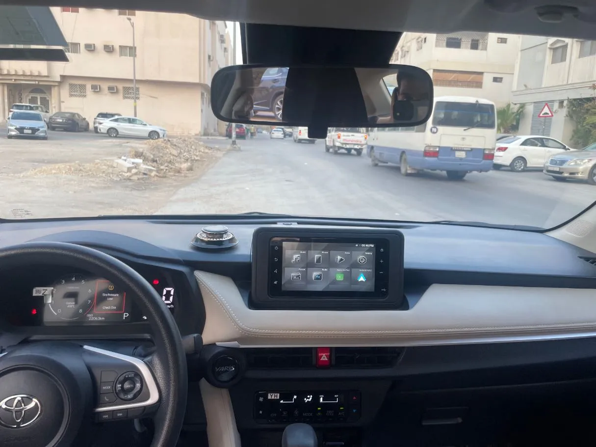 Car image 19