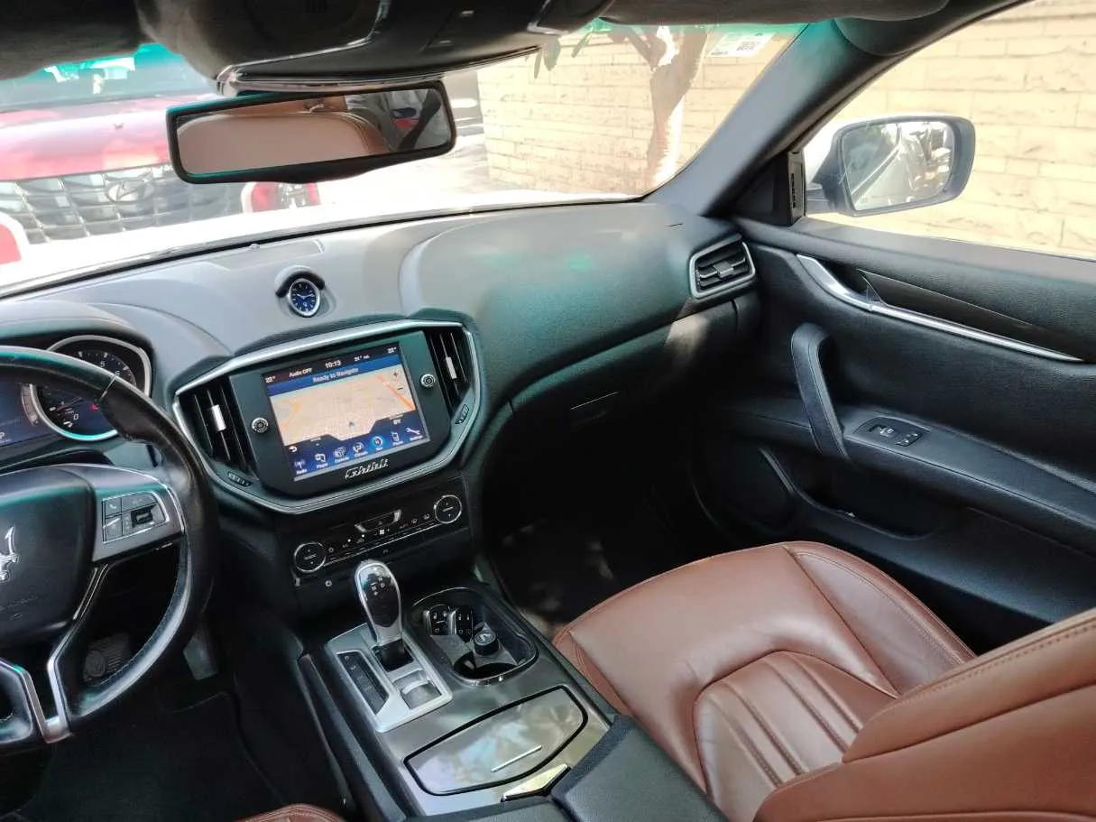 Car image 19