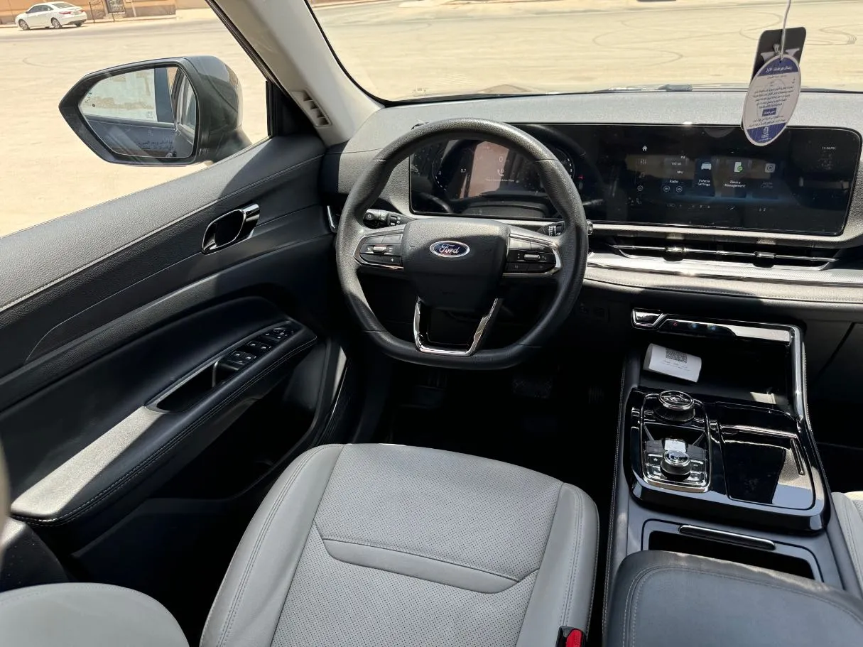 Car image 18