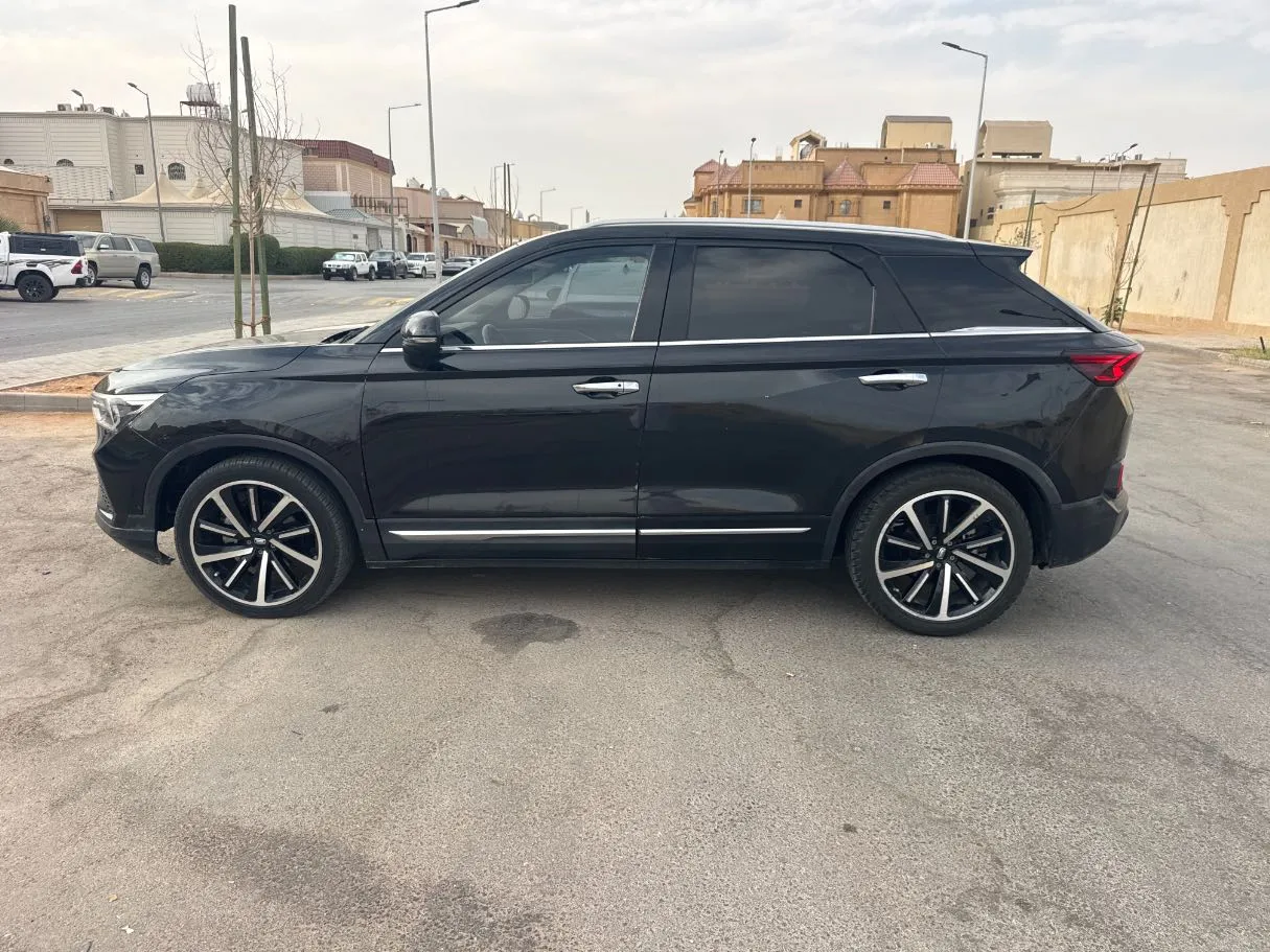 Car image 8