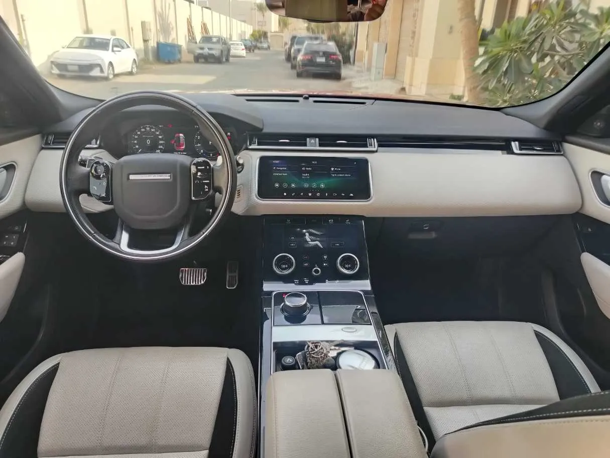 Car image 24