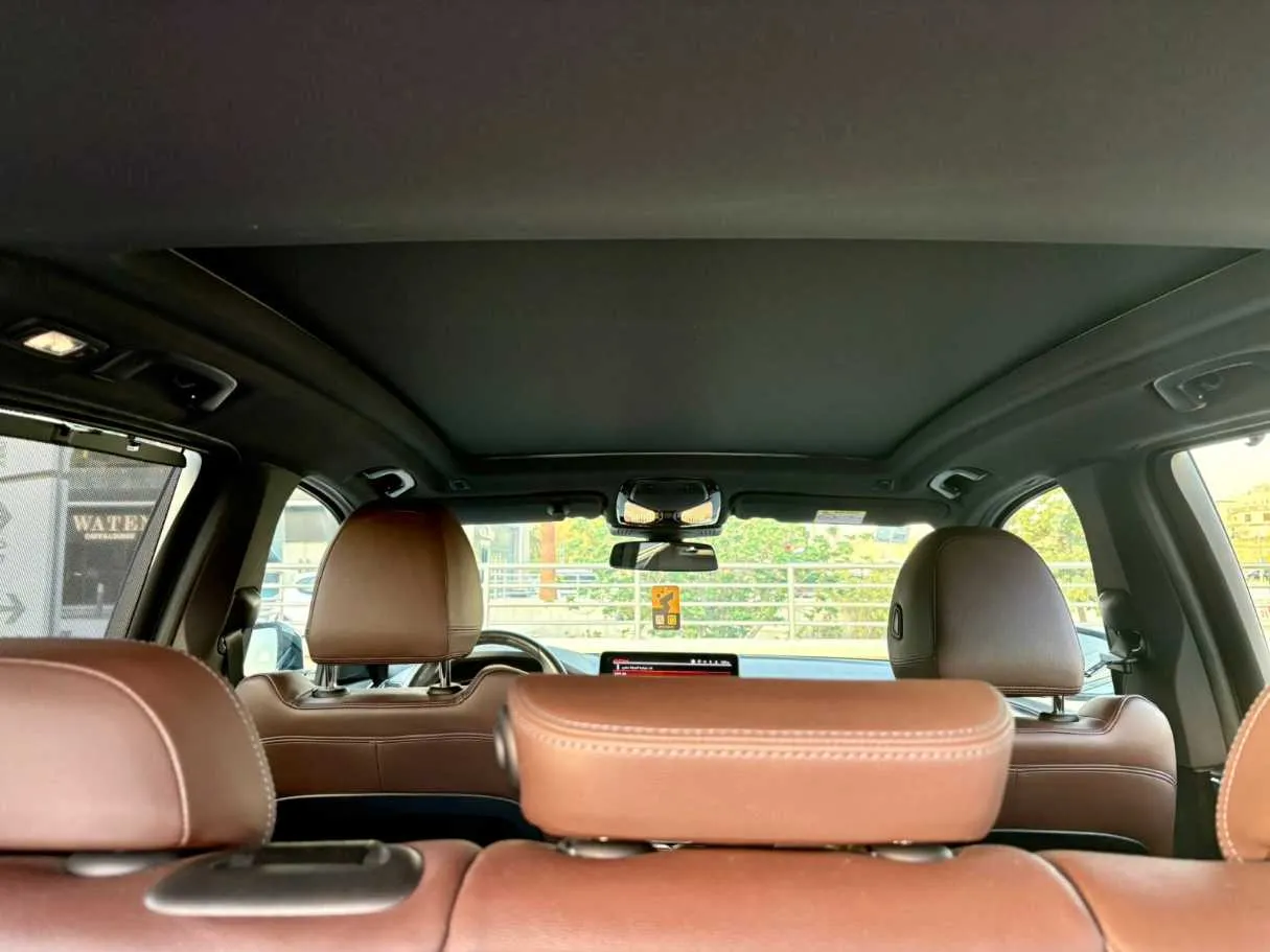 Car image 20