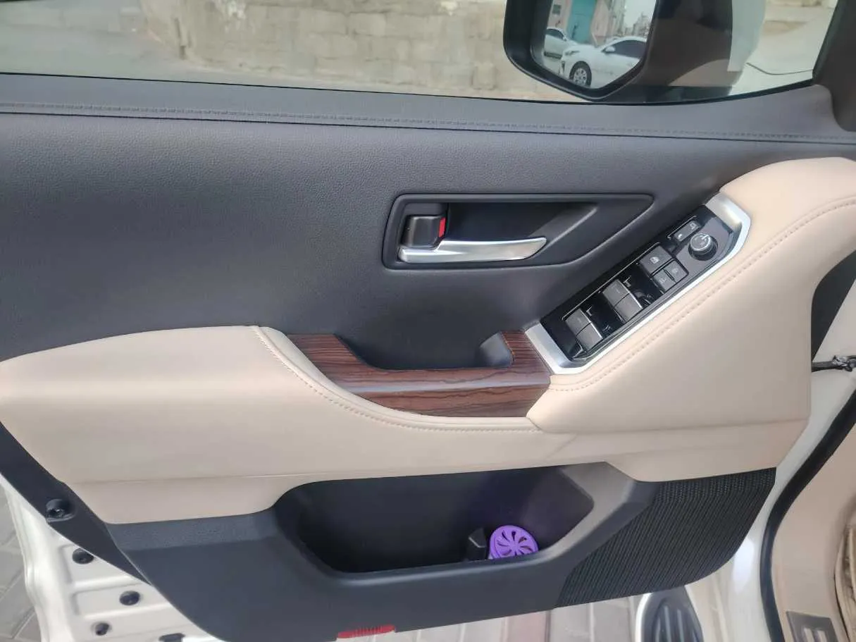Car image 48