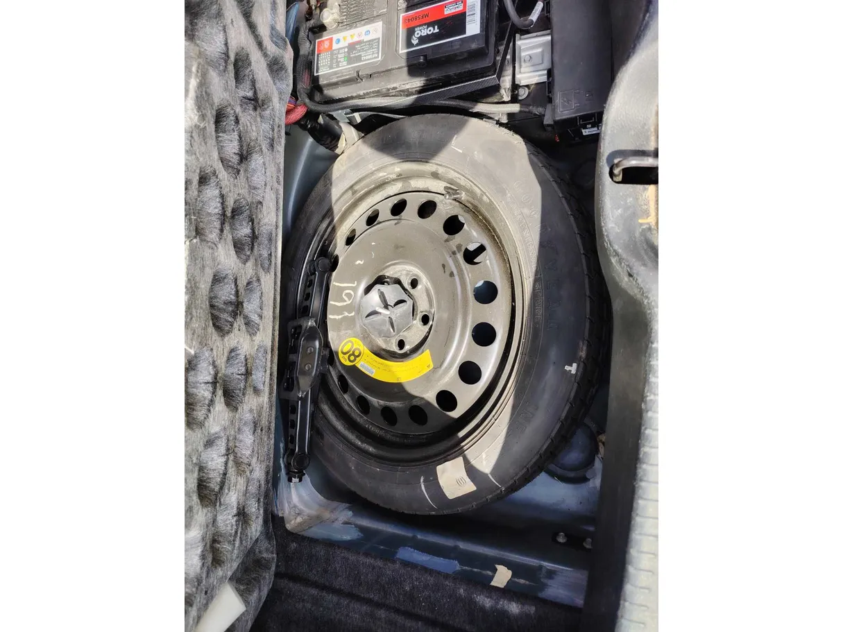 Car image 23