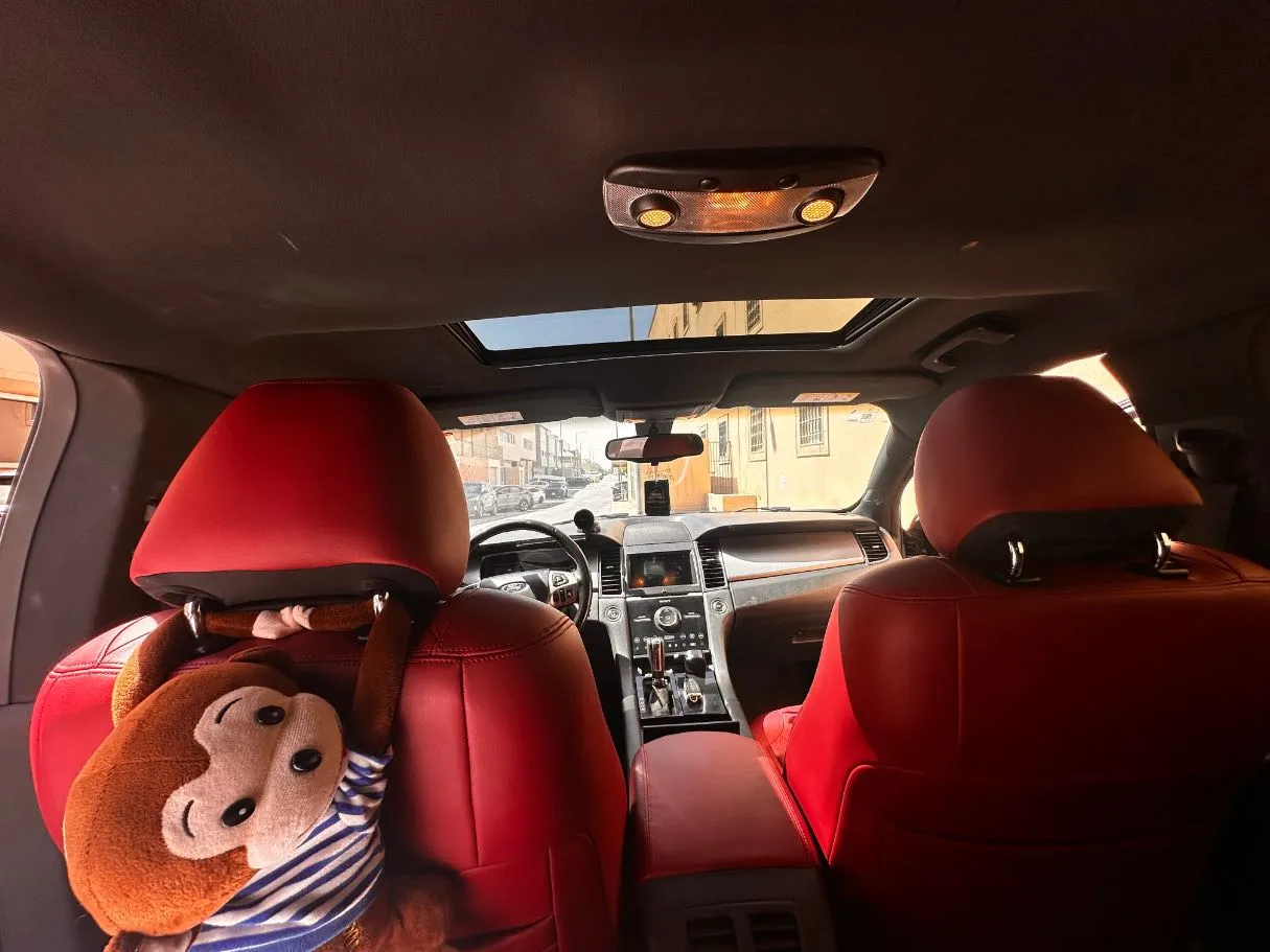 Car image 14
