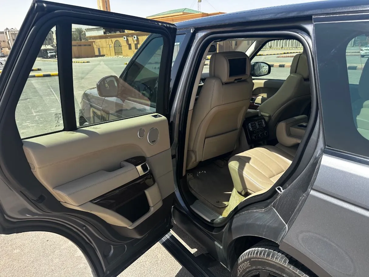 Car image 14