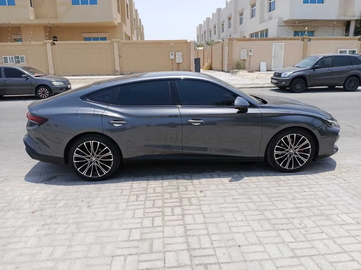 Car image 8