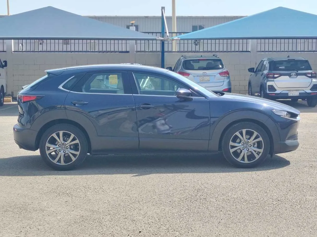 Car image 4