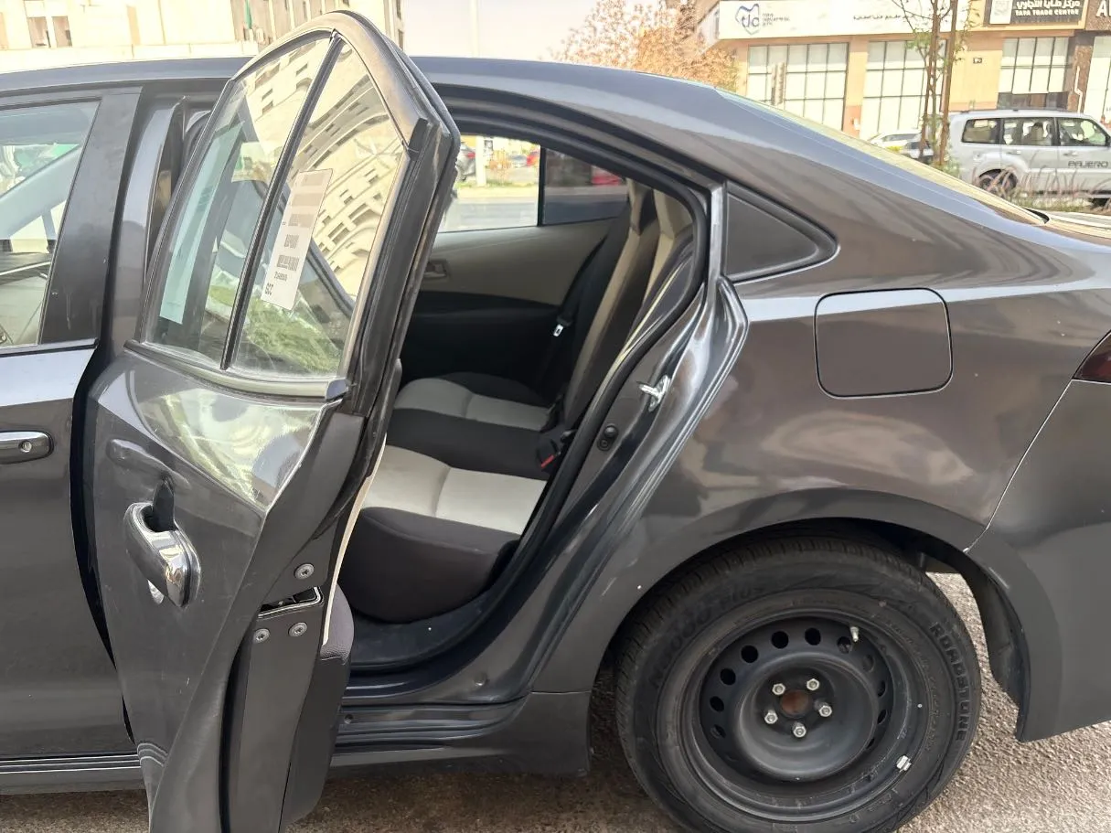 Car image 15