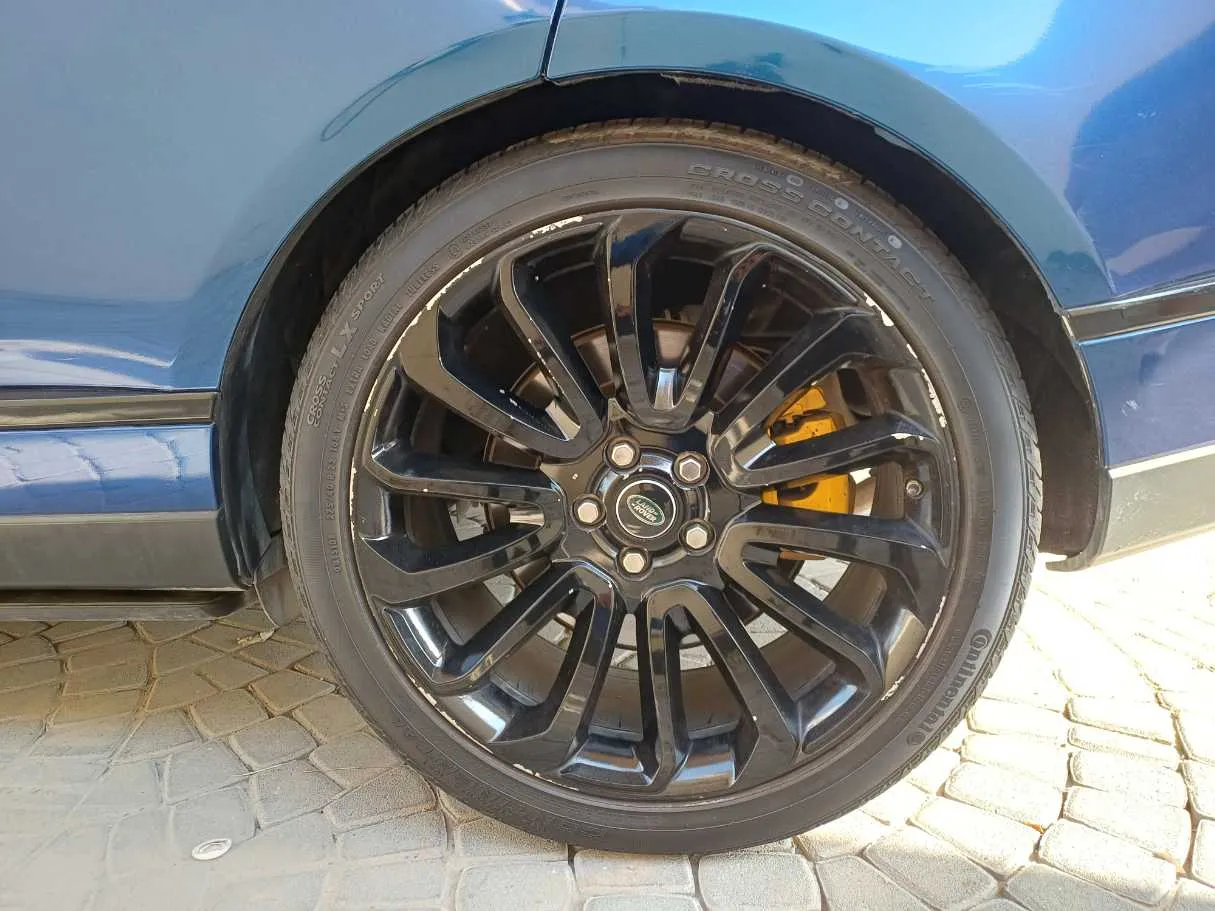 Car image 9